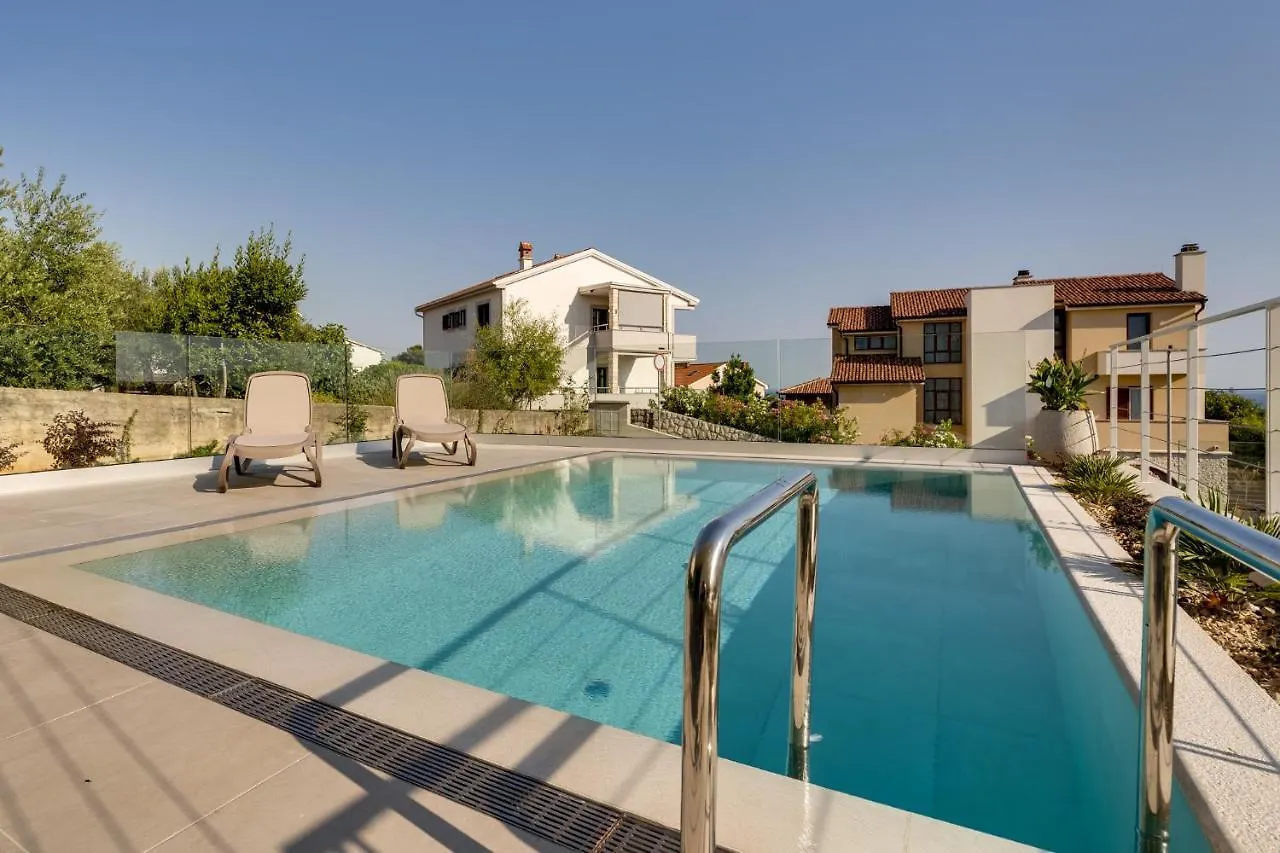 Luxury Semi Detached Villa Smokva 2 - Near Center And Sea - By Traveler Tourist Agency Krk 克尔克 克罗地亚