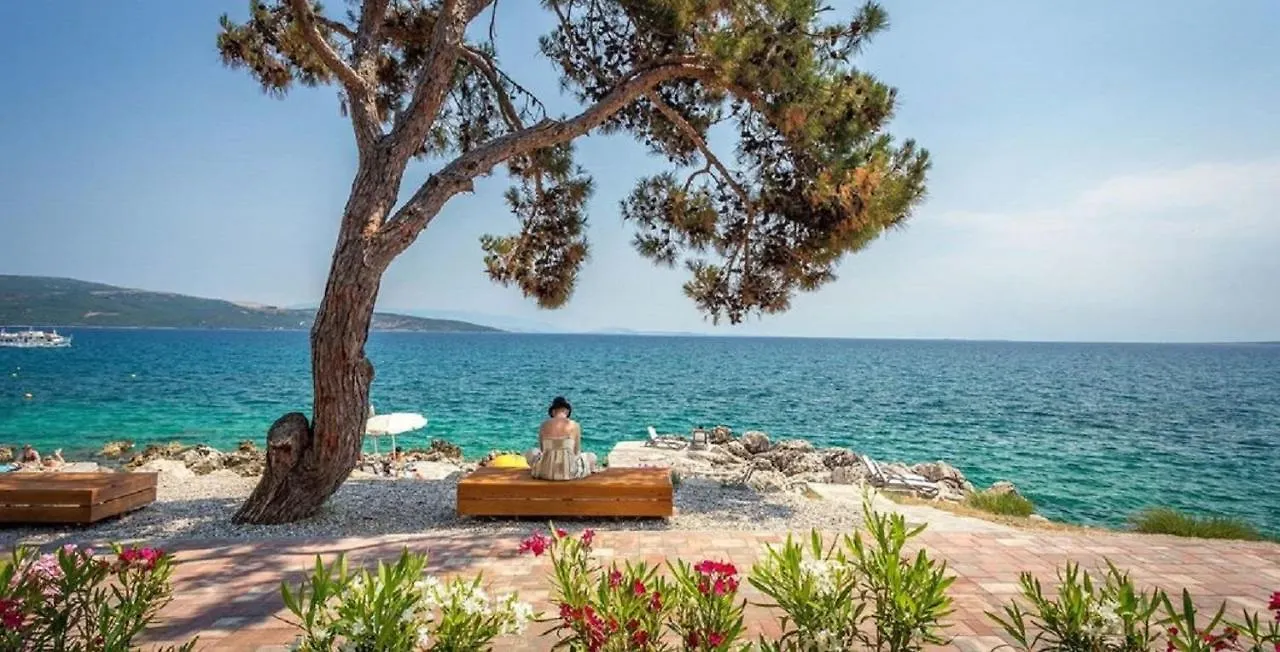 Luxury Semi Detached Villa Smokva 2 - Near Center And Sea - By Traveler Tourist Agency Krk 克尔克