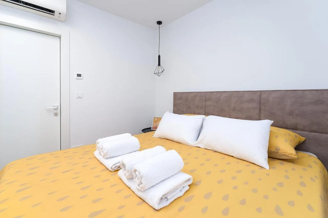 Luxury Semi Detached Villa Smokva 2 - Near Center And Sea - By Traveler Tourist Agency Krk 克尔克