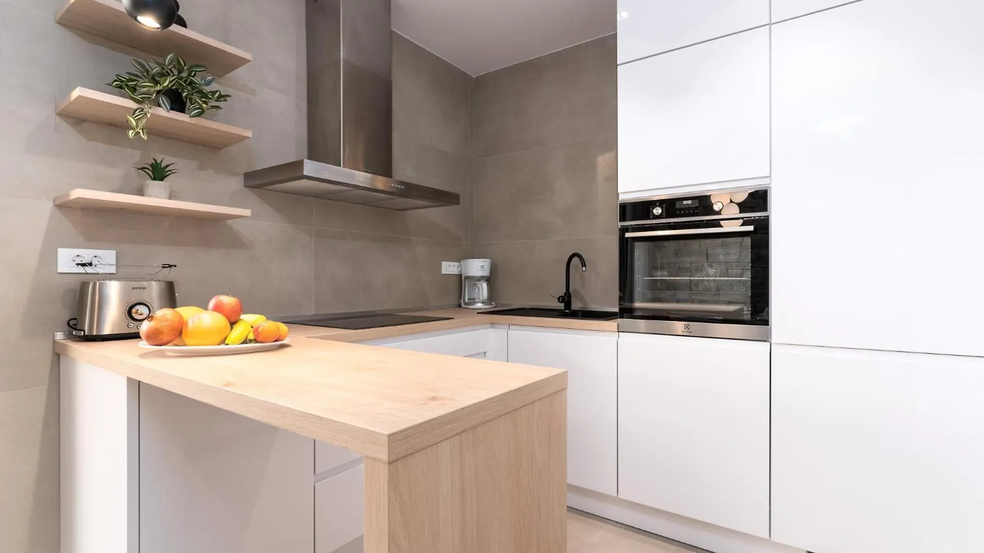 Luxury Semi Detached Villa Smokva 2 - Near Center And Sea - By Traveler Tourist Agency Krk 克尔克
