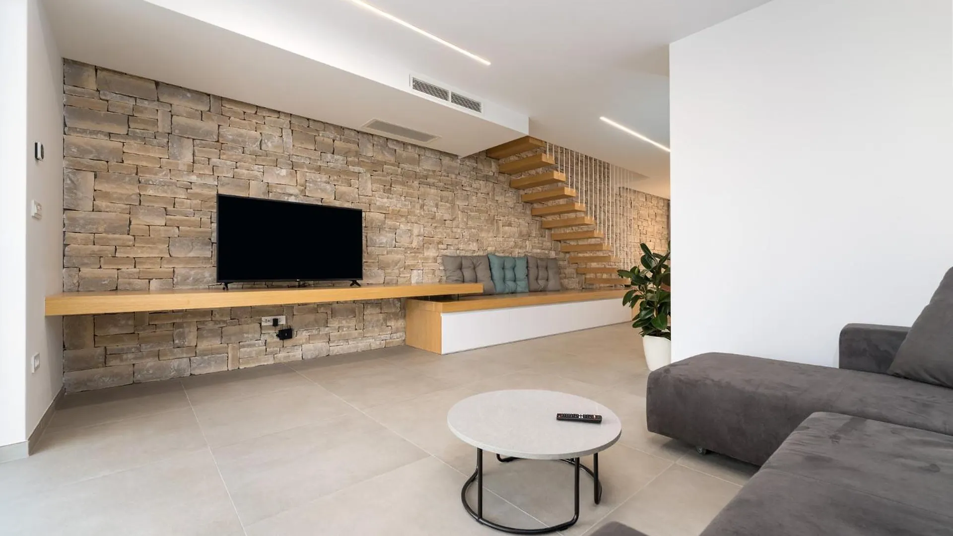 Luxury Semi Detached Villa Smokva 2 - Near Center And Sea - By Traveler Tourist Agency Krk 克尔克 克罗地亚