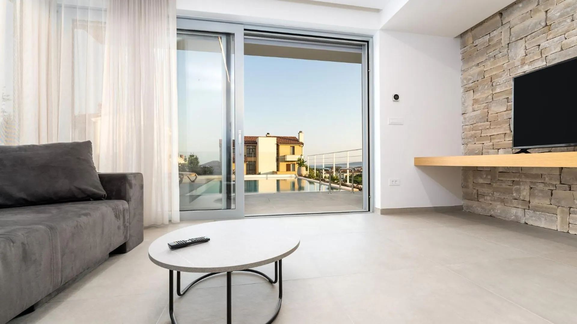 Luxury Semi Detached Villa Smokva 2 - Near Center And Sea - By Traveler Tourist Agency Krk 克尔克