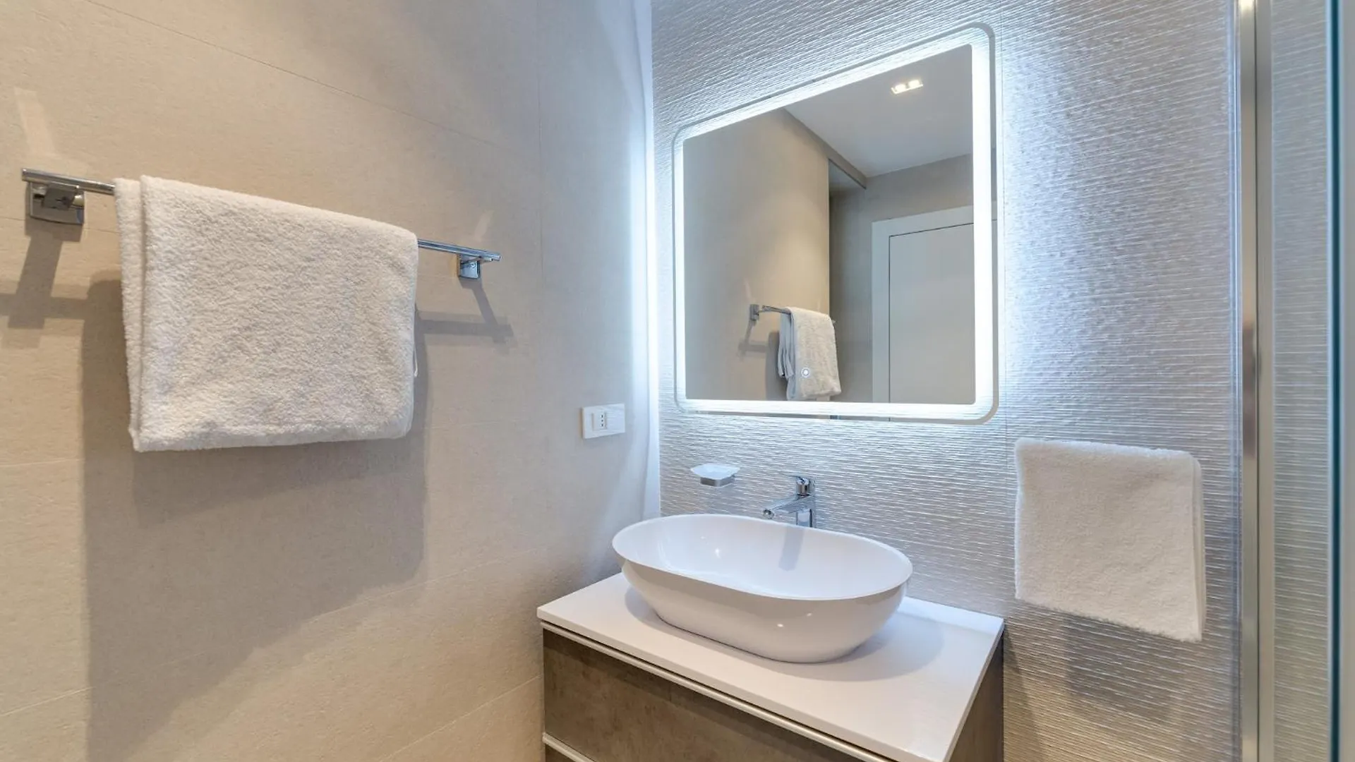 Luxury Semi Detached Villa Smokva 2 - Near Center And Sea - By Traveler Tourist Agency Krk 克尔克